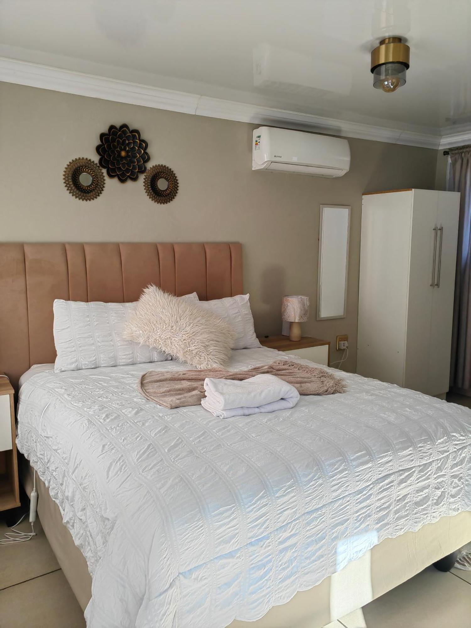 Back Of The Moon Guesthouse Kuruman Ngoại thất bức ảnh
