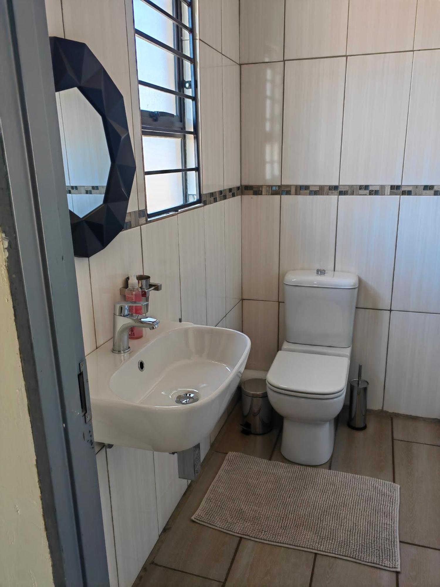 Back Of The Moon Guesthouse Kuruman Ngoại thất bức ảnh